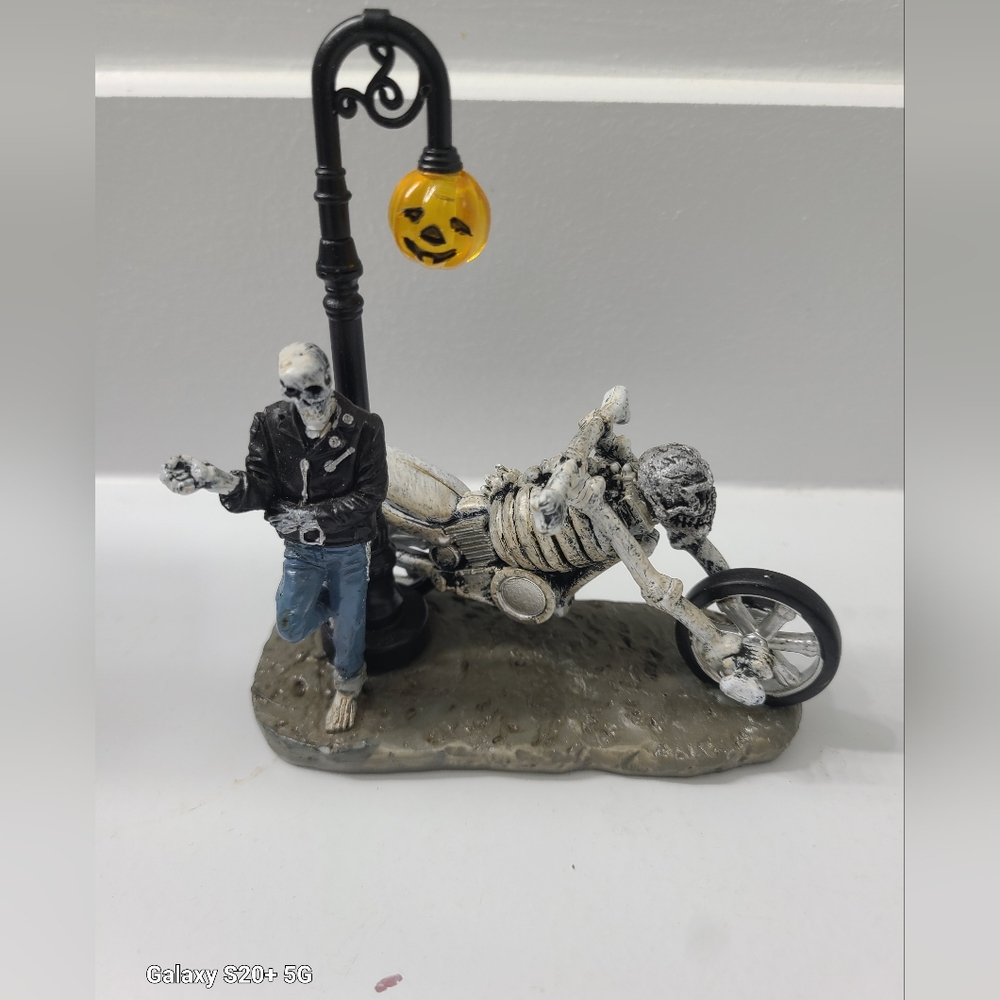 Lemax  Bad To The Bone Spooky  Town -Carnival -Halloween Biker- Retro 2017
